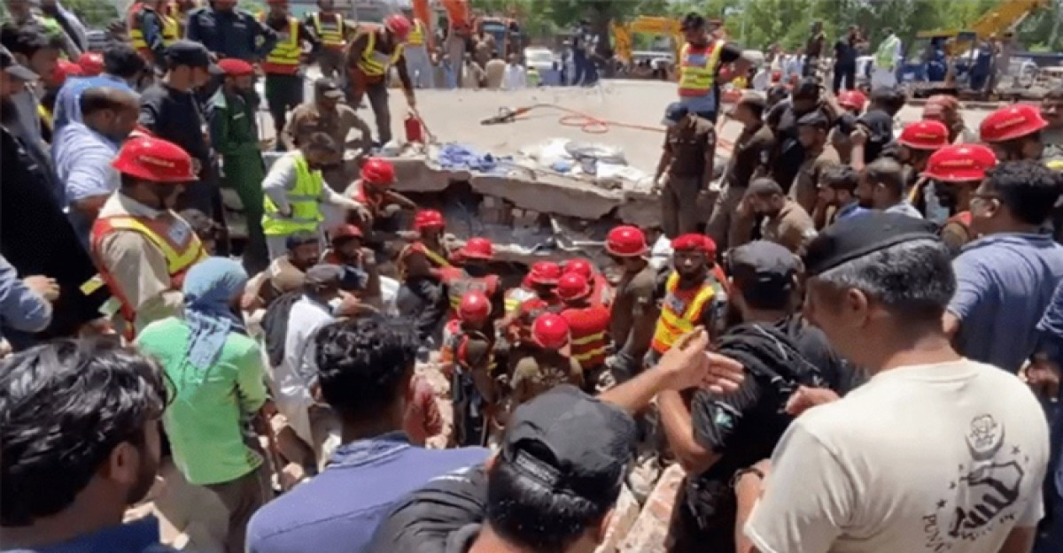 পাকিস্তানে গ্যাস সিলিন্ডার বিস্ফোরণে ভবন ধসে নিহত ৭