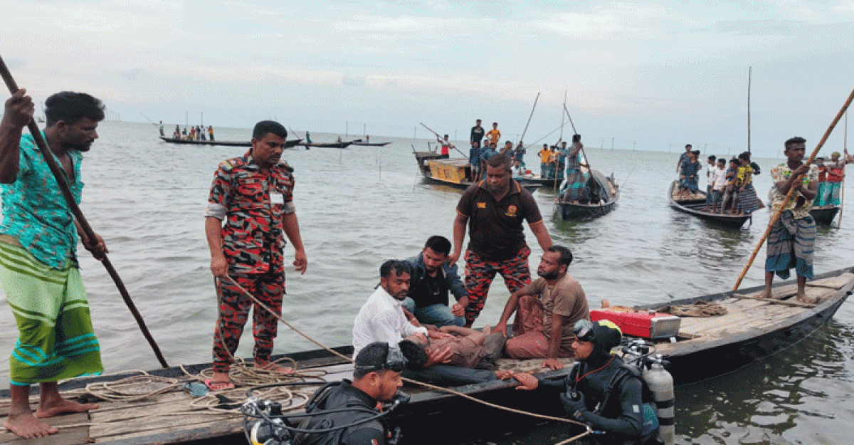 তলিয়ে যাওয়া নৌকার যাত্রীদের উদ্ধারে গিয়ে যুবকের মৃত্যু