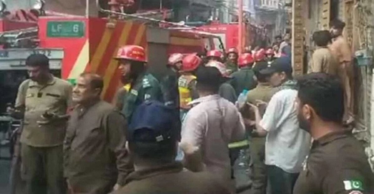 অগ্নিদগ্ধ হয়ে শিশুসহ একই পরিবারের ১০ জনের মৃত্যু