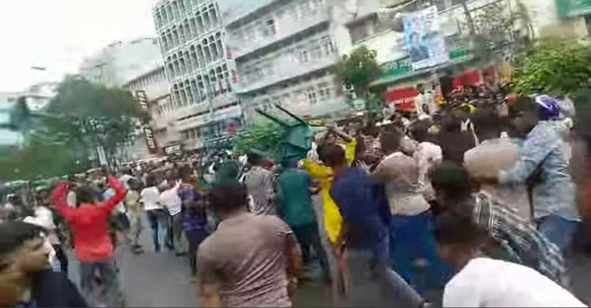 আ. লীগের সমাবেশের শুরুতেই দুই পক্ষের মারামারি