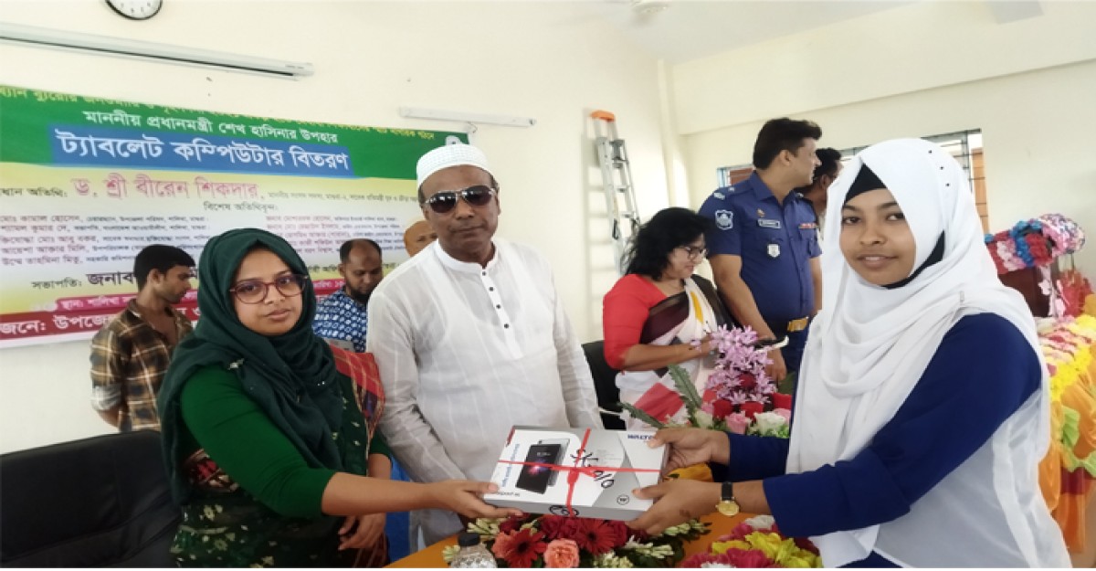শালিখায় ২১৬ জন শিক্ষার্থী পেল প্রধানমন্ত্রীর উপহার