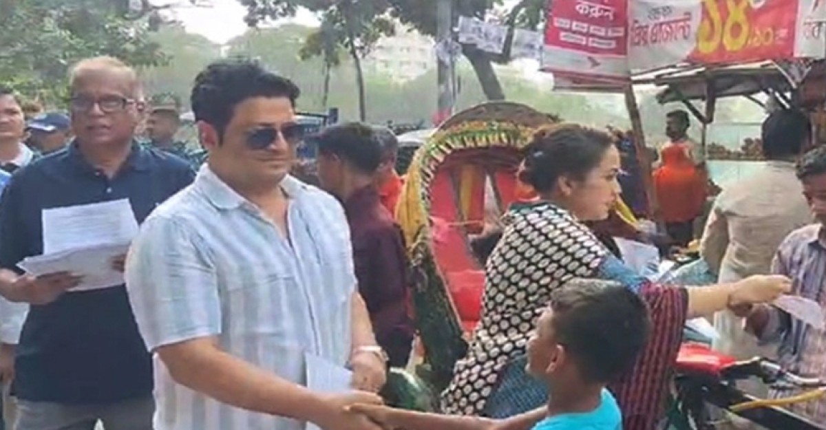 ঢাকায় নৌকার প্রচারণায় চিত্রনায়ক ফেরদৌস