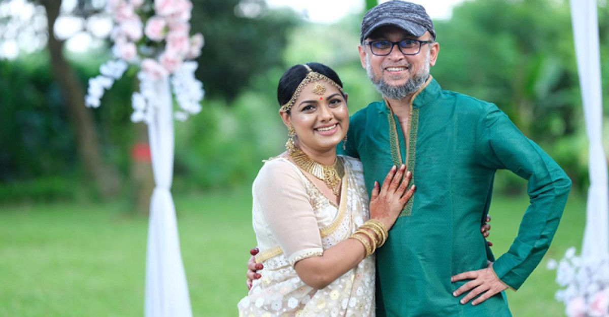 ১৩ বছর আগের বিয়ের পোশাকে ফারুকী-তিশা