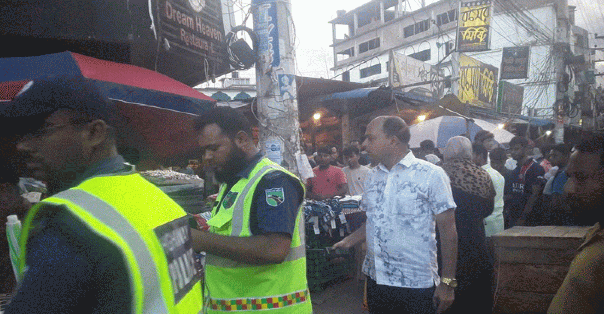 অবৈধ যানবাহনের মামলা ও মহাসড়কের দোকানপাট উচ্ছেদ অভিযান