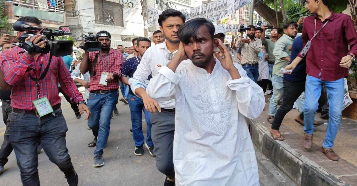হিরো আলমকে মারধর, ঘটনাস্থল থেকে ২ জনকে আটক