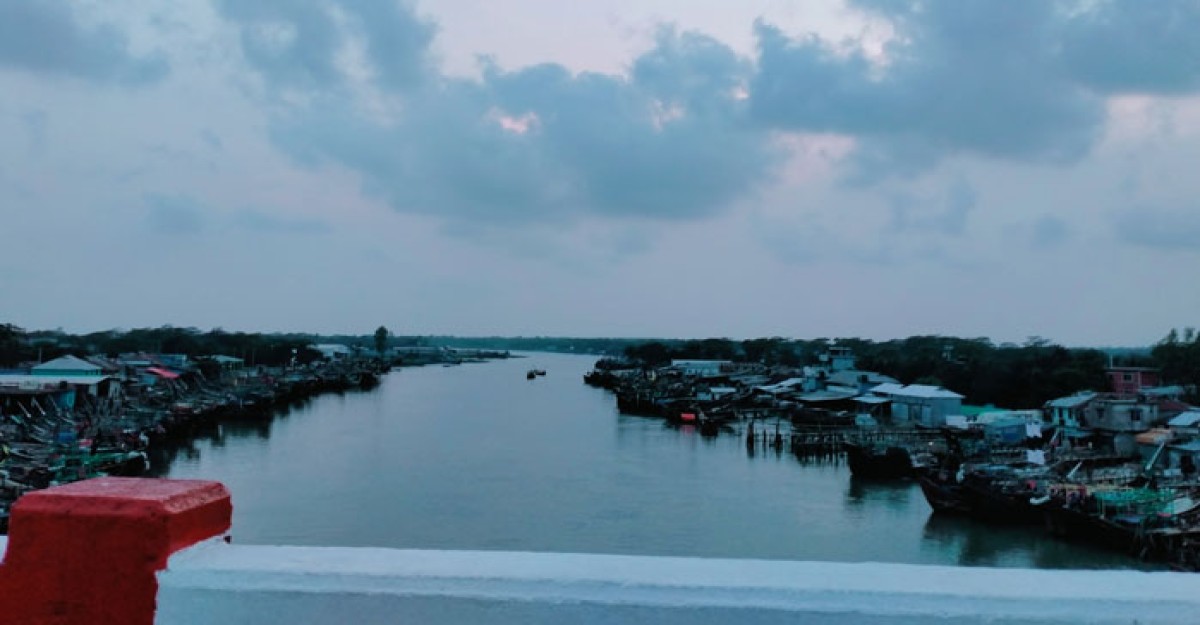 সমুদ্র উপকূলের অজপাড়াগাঁও যেন এক একটি শহর