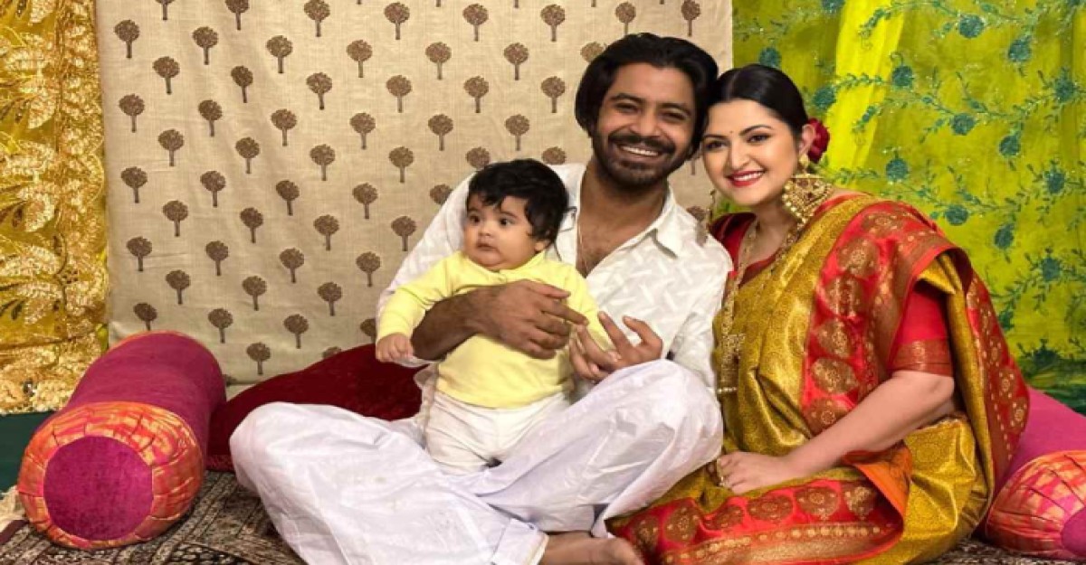 পরীমণিকে এক শ কোটি চুমু দিলেন রাজ