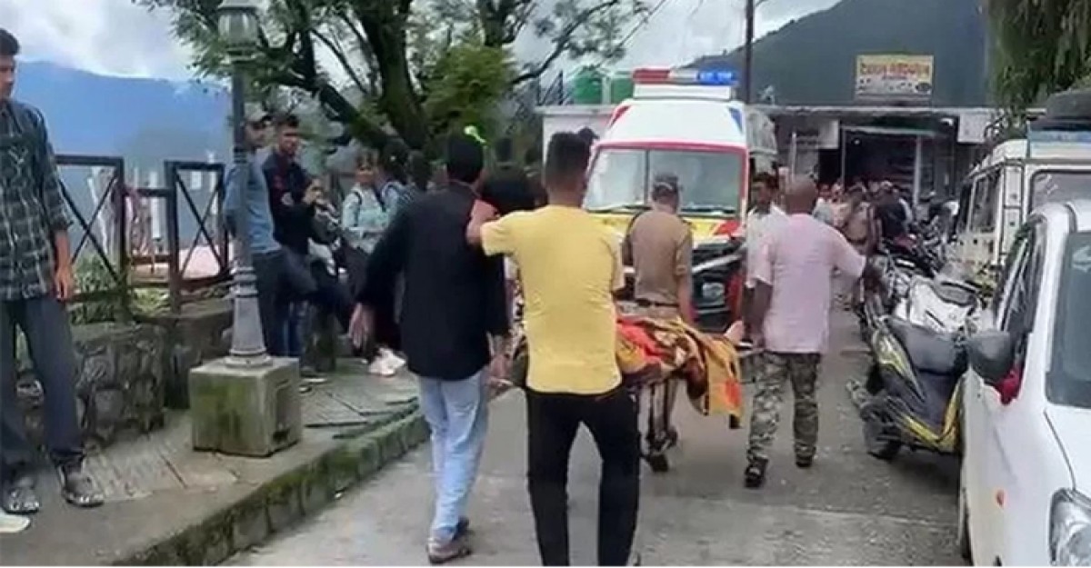 সেতুর ওপর বিদ্যুৎস্পৃষ্টে ১৫ জনের মৃত্যু