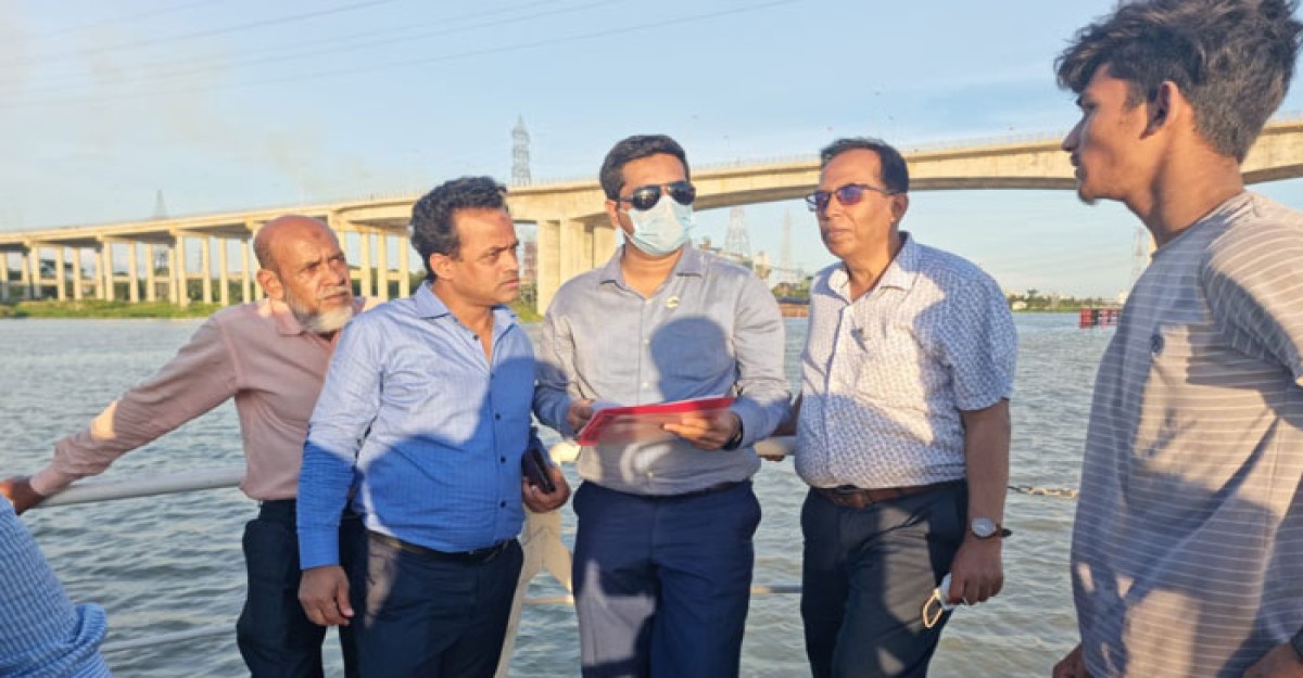 নৌ পথে নিরাপত্তা নিশ্চিতকরণে শীতলক্ষ্যায় ৭ নৌযানকে জরিমানা