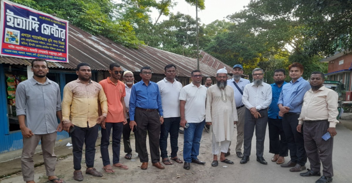 ফেনীর সাহেব বাজারে ইত্যাদি ষ্টোর ও ভেষজ চিকিৎসা কেন্দ্রের উদ্বোধন