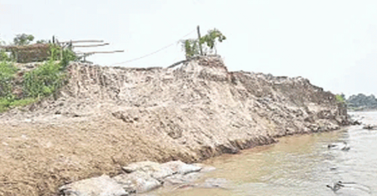 নদী গর্ভে স্কুল ভবন বিলীন