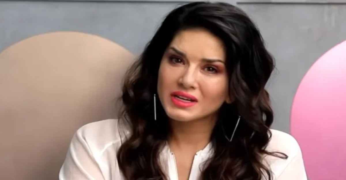 সানি লিওনকে নোটিশ পাঠালো প্রযোজক