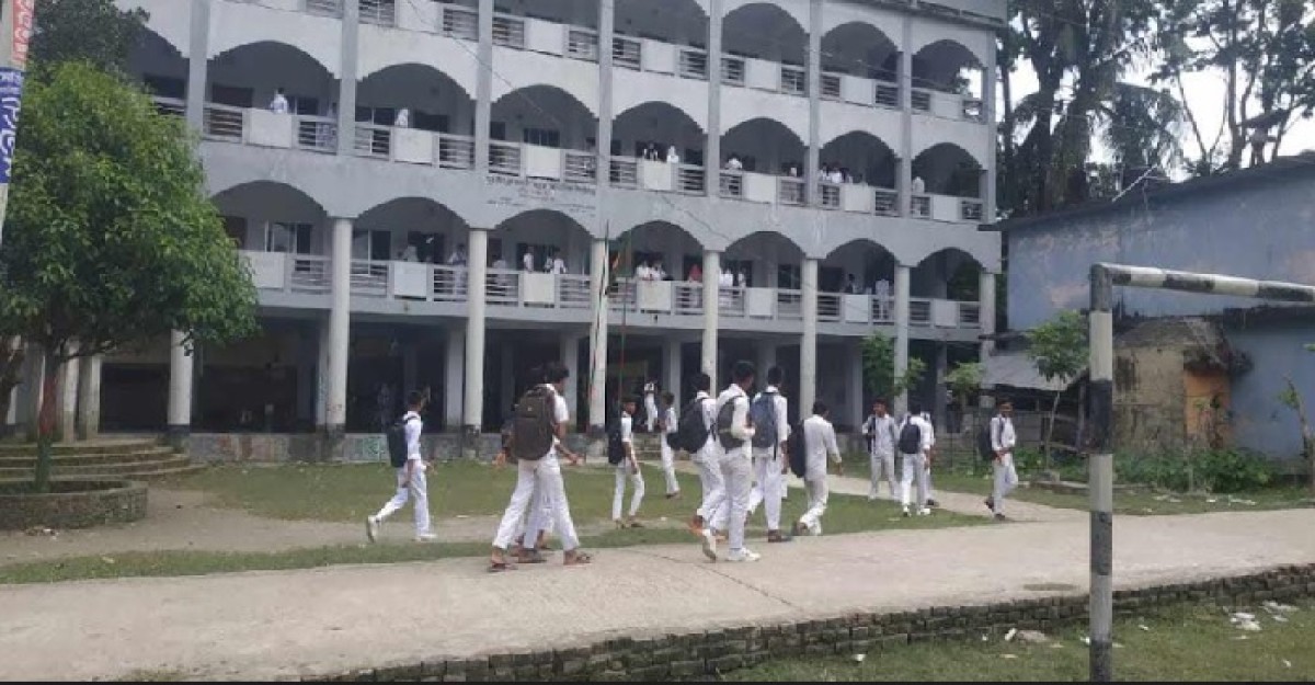 দুমকীতে এমপিওভুক্ত বিদ্যালয় জাতীয়করণের দাবিতে শিক্ষকদের ক্লাস বর্জন