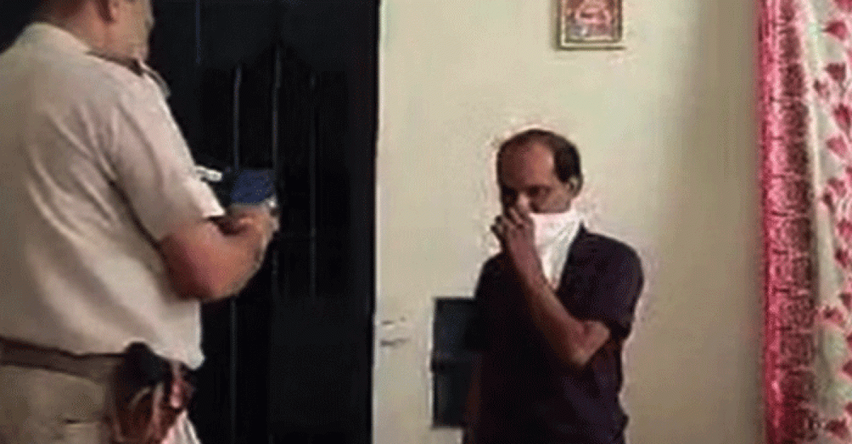 ছাত্রী নির্যাতনের অভিযোগে শিক্ষক গ্রেফতার