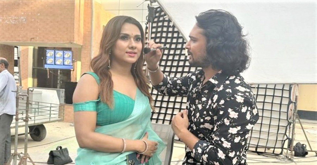 খোয়াবে ববির মেকআপম্যান আদর আজাদ!