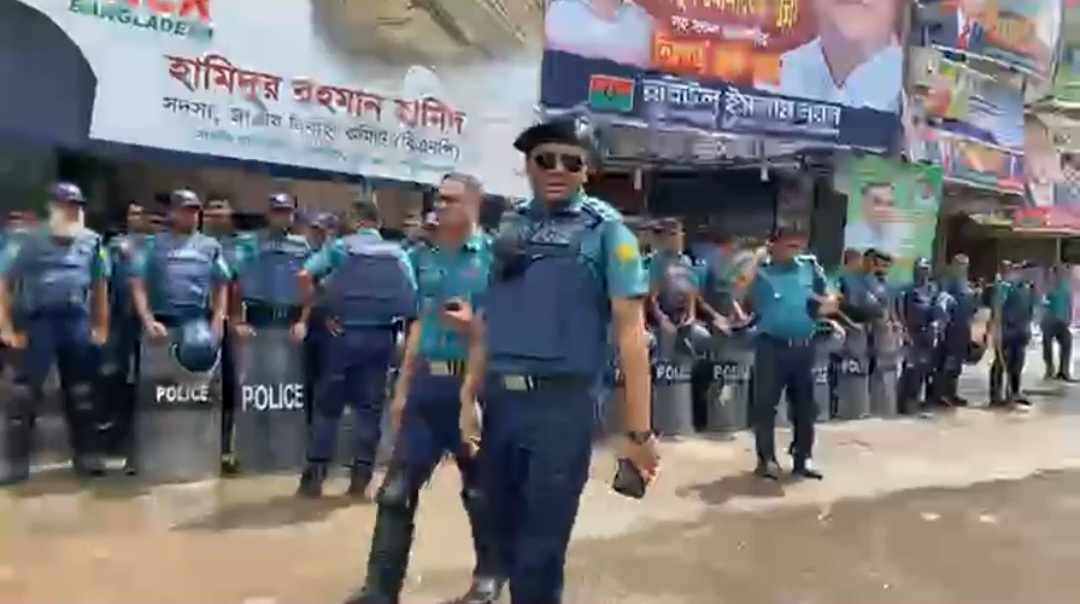 পল্টনে পুলিশের বিরুদ্ধে সাংবাদিকের মোবাইল কেড়ে নেয়ার অভিযোগ