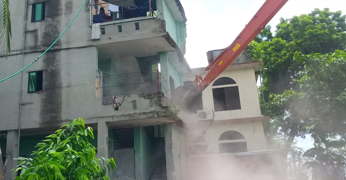 শীতলক্ষ্যায় ২১টি অবৈধ স্থাপনা উচ্ছেদ করলো বিআইডব্লিউটিএ