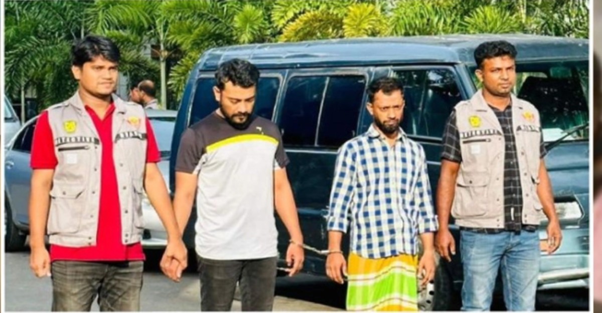‘সুড়ঙ্গ’পাইরেসির অভিযোগে দুজনকে আটক