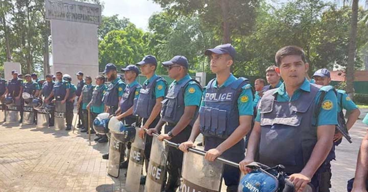বিএনপির সমাবেশ, সতর্ক অবস্থানে পুলিশ