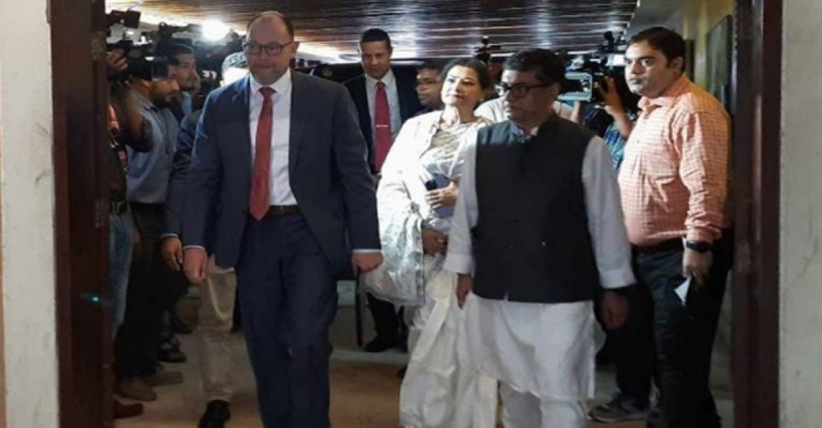 আওয়ামী লীগের কার্যালয়ে মার্কিন রাষ্ট্রদূত পিটার হাস