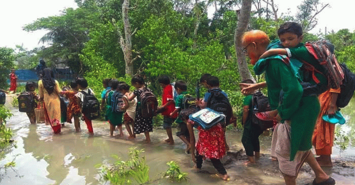 পূর্ণিমার জোয়ার ও নিম্নচাপের প্রভাবে বাগেরহাটের নিম্নাঞ্চল প্লাবিত