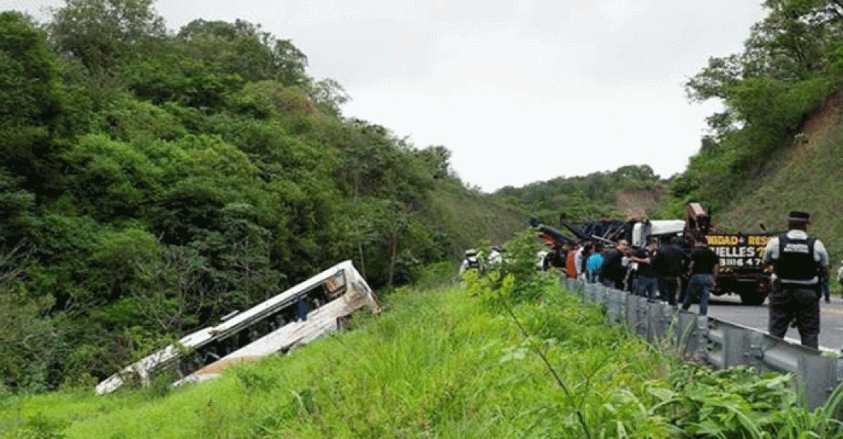 মেক্সিকোতে অভিবাসনপ্রত্যাশীদের বহনকারী বাস দুর্ঘটনা, নিহত ১৮