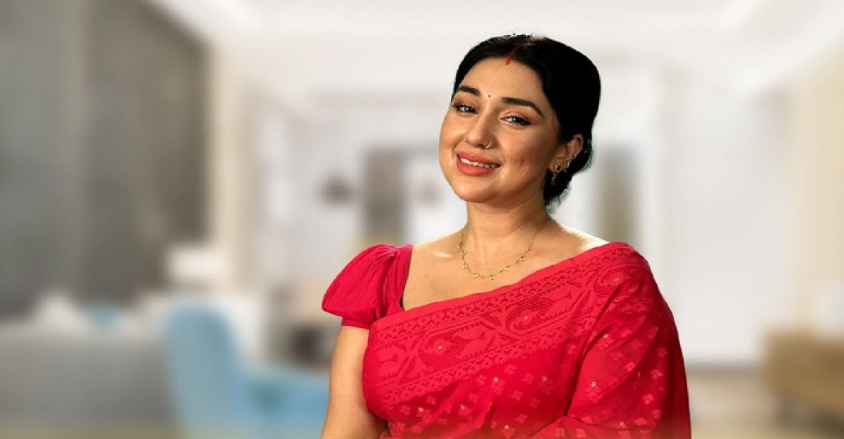 হঠাৎ ফতুল্লা থানায় চিত্রনায়িকা অপু বিশ্বাস
