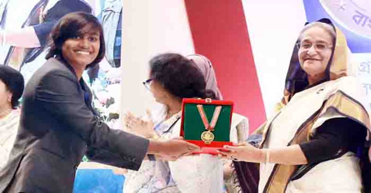 বঙ্গমাতা পদক পেলেন ৪ নারী ও জাতীয় নারী ফুটবল দল