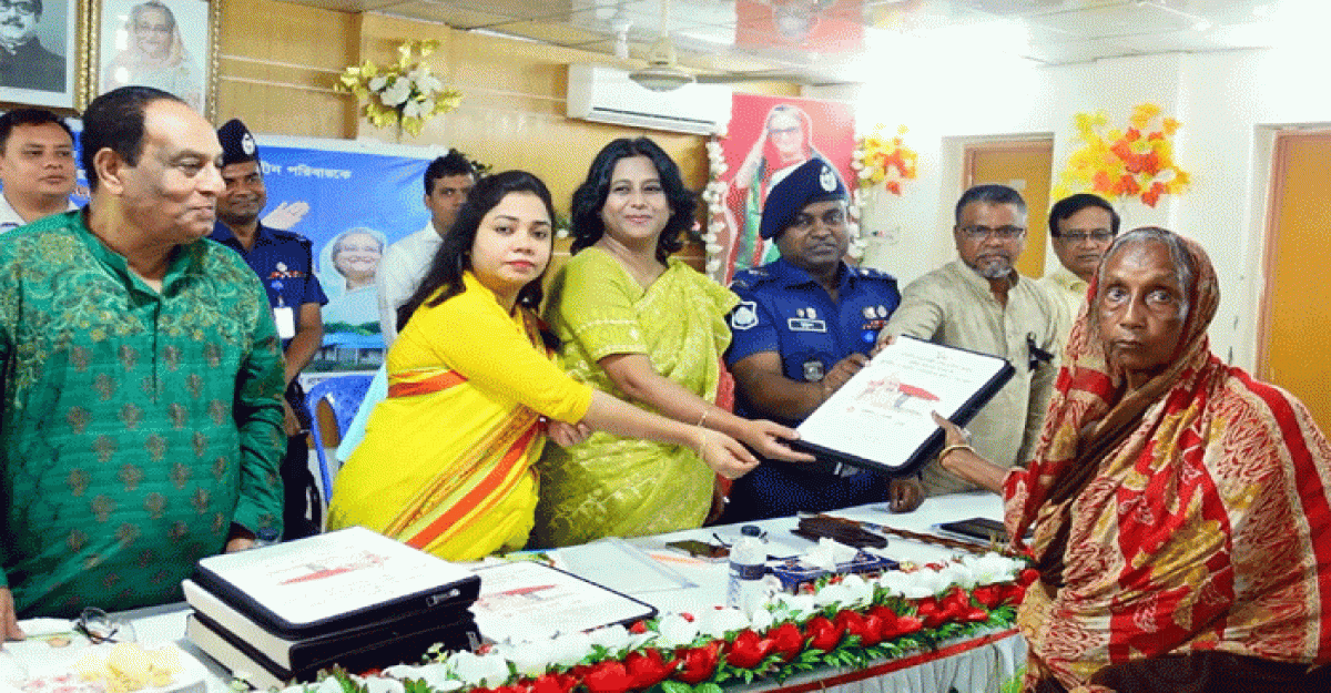 ঝালকাঠি জেলাকে ভূমিহীন-গৃহহীন মুক্ত ঘোষণা করলেন প্রধানমন্ত্রী