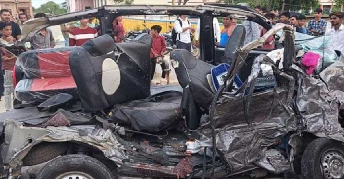 ভারতে বাসচাপায় প্রাণ গেল একই পরিবারের ৭ জনের