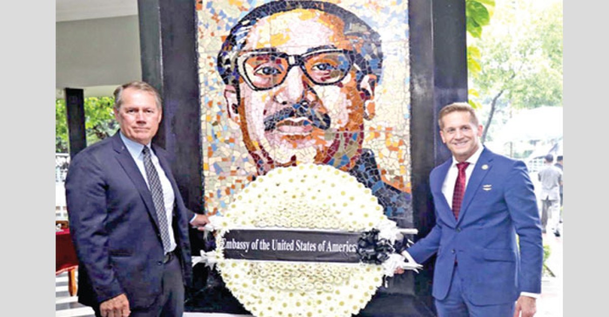 বঙ্গবন্ধুর প্রতিকৃতিতে দুই কংগ্রেসম্যানের শ্রদ্ধা