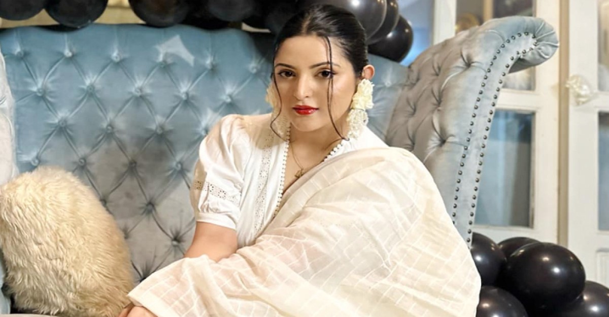 পরীমণি কীসে আটকায়?