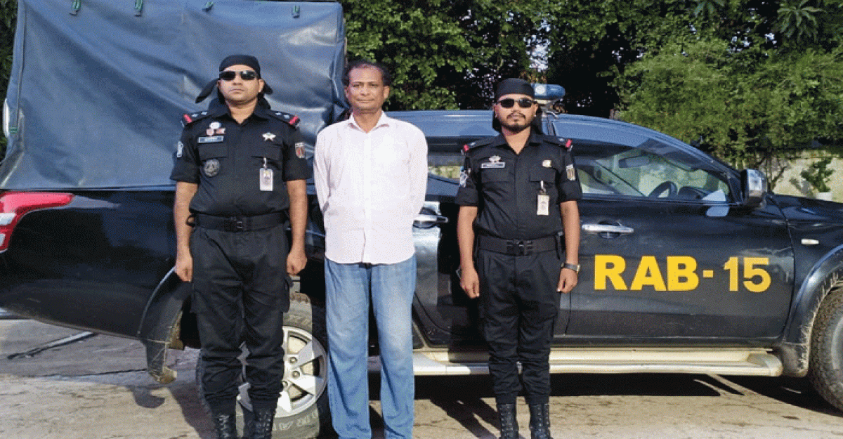 বাঁকখালীর তীরে ফিশিং ট্রলার থেকে ১ লাখ ৪০ হাজার ইয়াবাসহ আটক ১