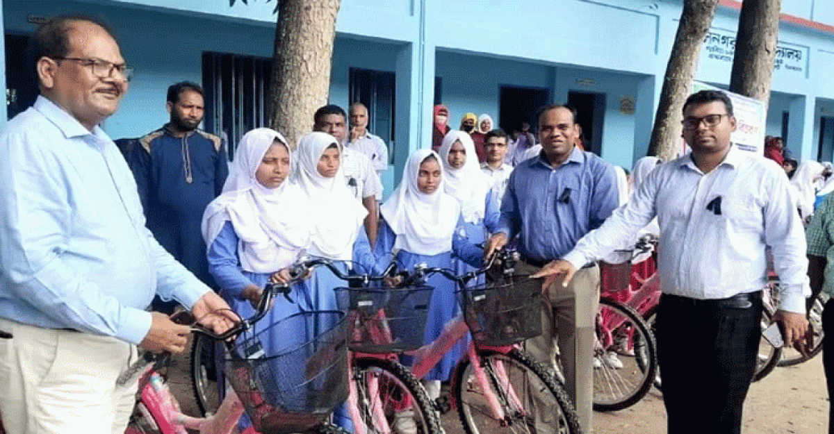 সুন্দরপুরে মেধাবী শিক্ষার্থীদের মাঝে বাইসাইকেল বিতরণ