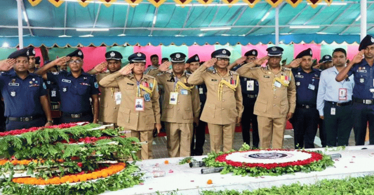 বঙ্গবন্ধুর সমাধিতে বাংলাদেশ পুলিশ সার্ভিস এসোসিয়েশনের শ্রদ্ধা
