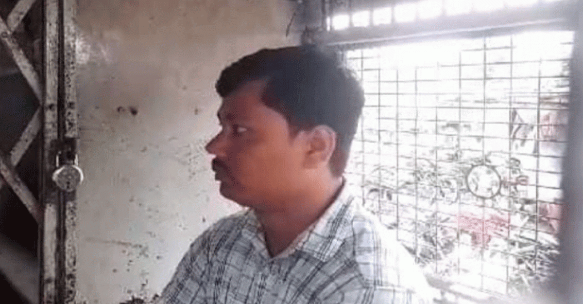 বিয়ের প্রতিশ্রুতি দিয়ে শারীরিক সম্পর্কের অভিযোগে শিক্ষক গ্রেফতার