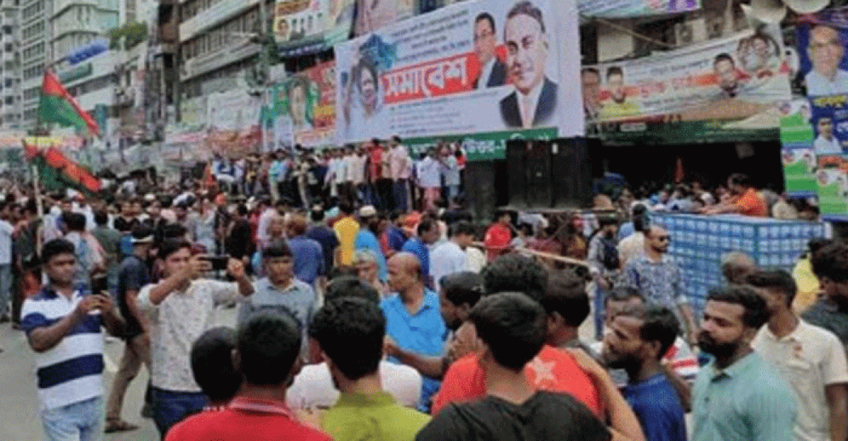 কালো পতাকা মিছিলে অংশ দিতে জমায়েত হচ্ছেন বিএনপি নেতাকর্মীরা