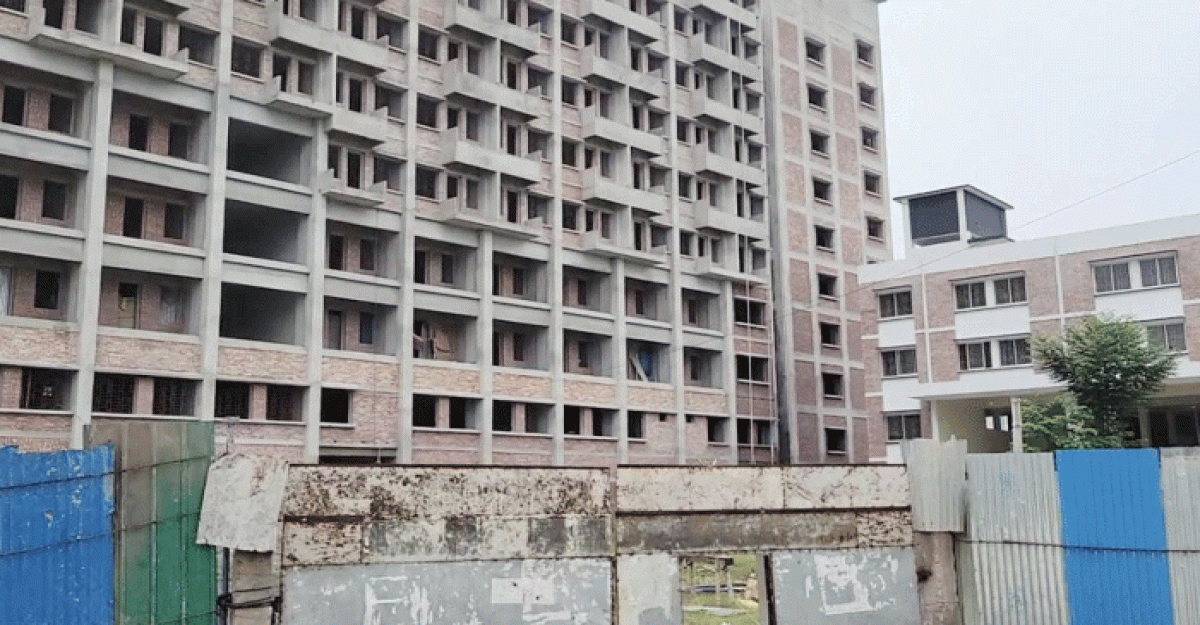 পাবিপ্রবি তে নির্মাণাধীন ছাত্রাবাসে রশি ছিঁড়ে পড়ে ২ নির্মাণ শ্রমিক নিহত