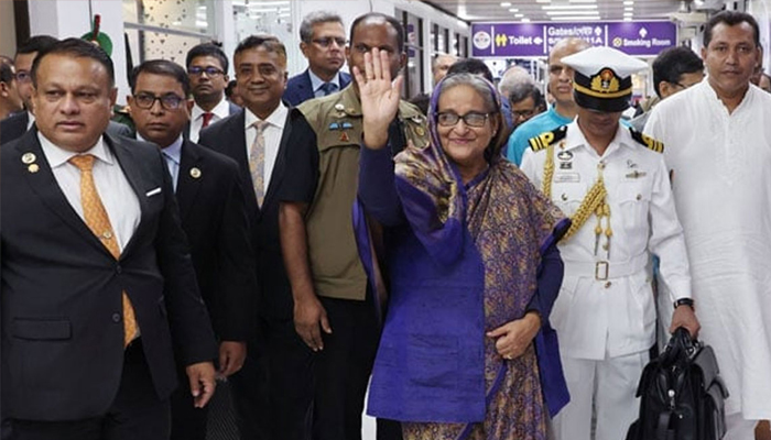দেশে ফিরেছেন প্রধানমন্ত্রী