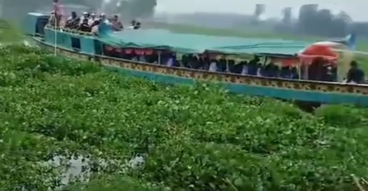 শোকের মাসে মাদ্রাসা শিক্ষক-শিক্ষার্থীদের নাচানাচিতে সমালোচনার ঝড়