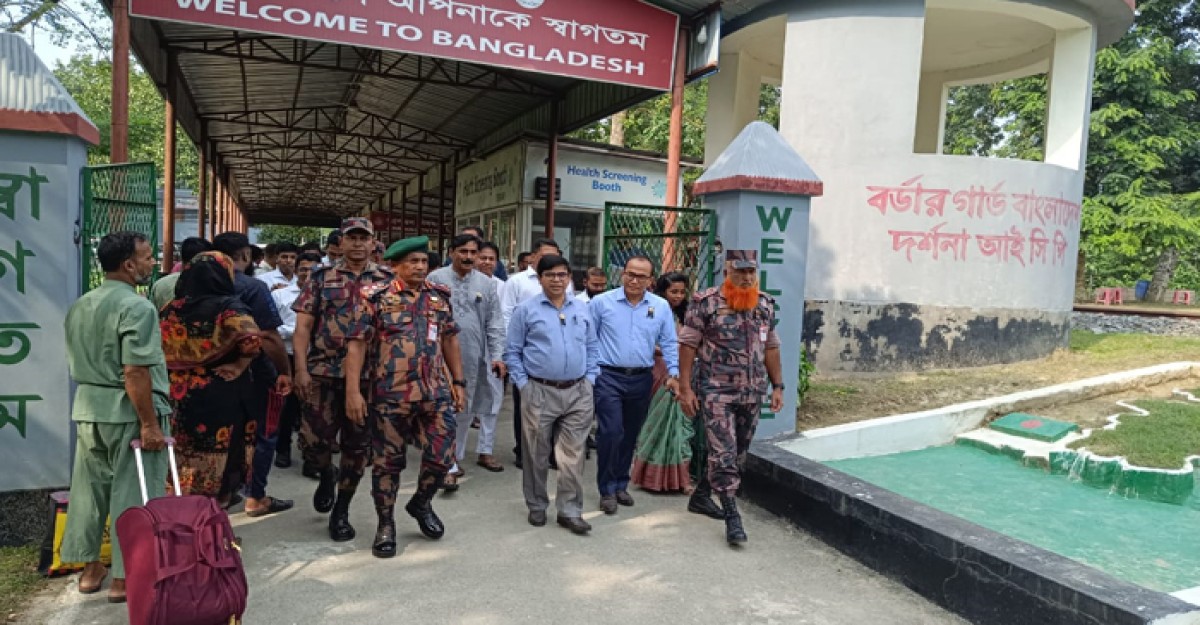 দর্শনার উন্নয়ন মূলক কাজ পরিদর্শন করলেন বিভাগীয় কমিশনার হেলাল