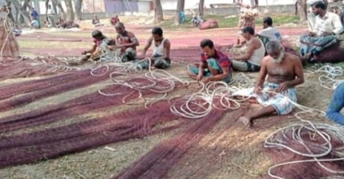 কয়রায় দ্বিতীয় ধাপের চাল পায়নি জেলে পরিবার