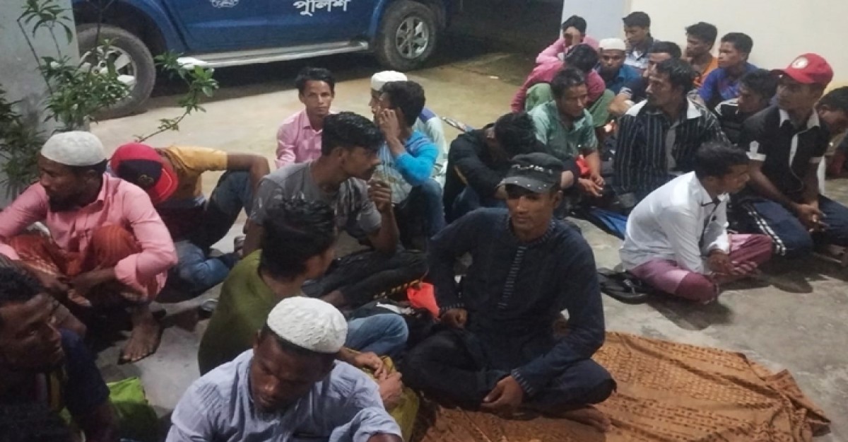 কক্সবাজারের ঘাটে নোঙর করা ট্রলারে গ্যাস সিলিন্ডার বিস্ফোরণ : ১২ জেলে অগ্নিদগ্ধ