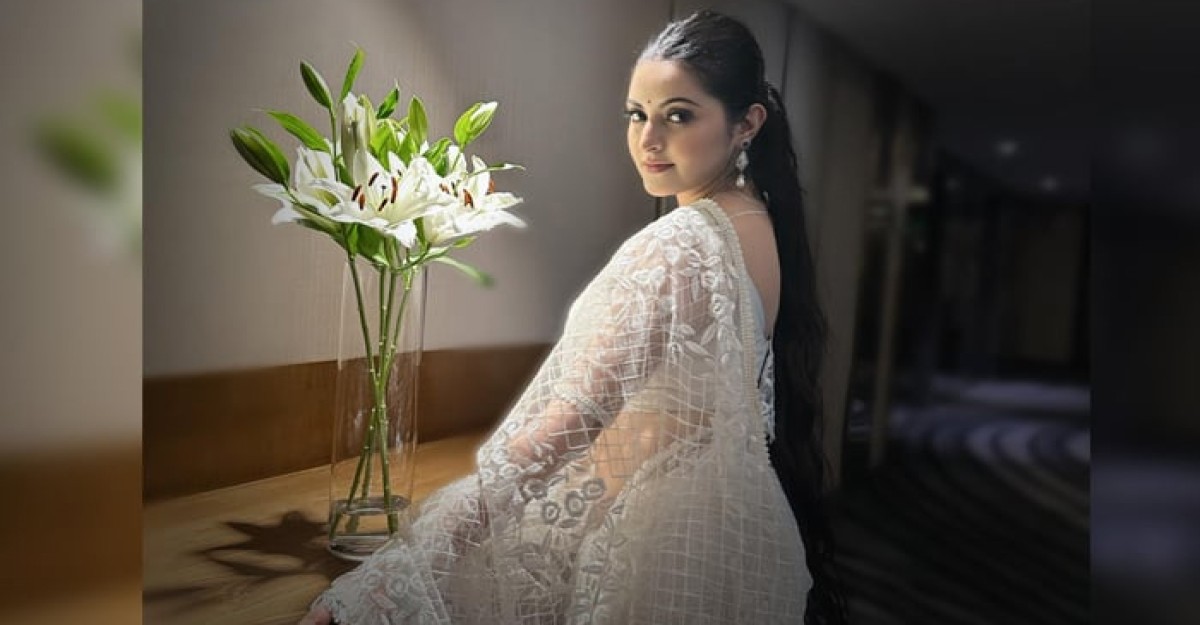 লাস্যময়ী লুকে পরীমনি