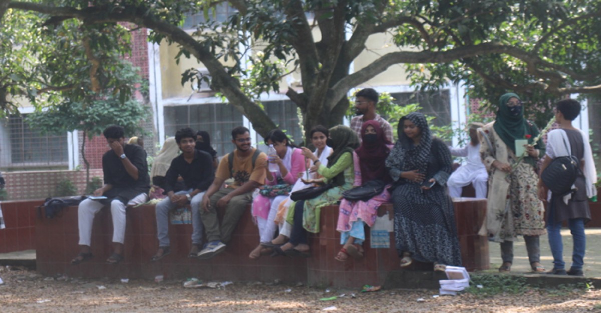 নবীনদের পদচারণায় প্রাণবন্ত ইবি