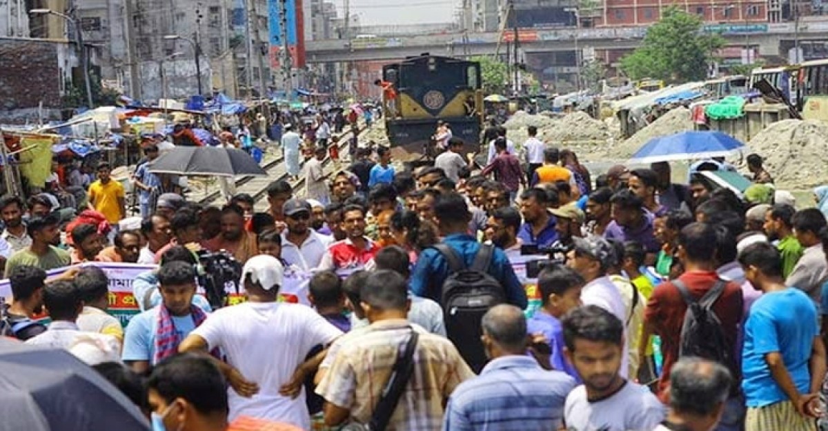 সাড়ে ৫ ঘণ্টা পর ট্রেন চলাচল শুরু