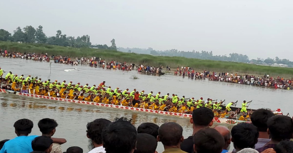 ঘোড়াঘাটে নৌকা বাইচ প্রতিযোগিতা অনুষ্ঠিত