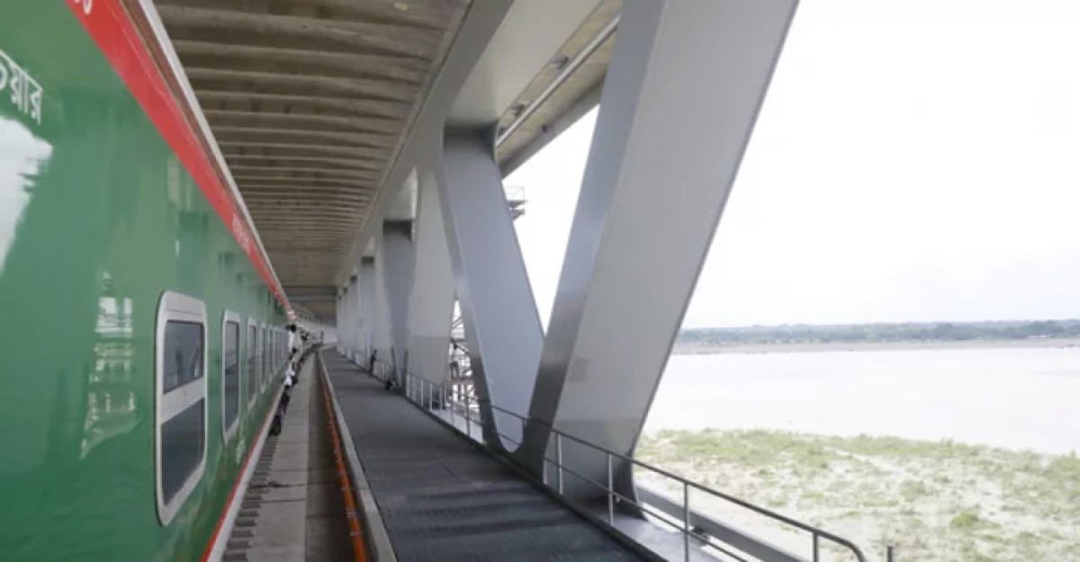 ৮ মিনিটে পদ্মা সেতু পাড়ি দিল ট্রেন