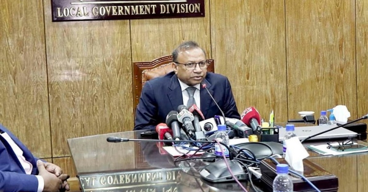 মশা মারতে গিয়ে মানুষ মরে যায়—এমন স্প্রে করা যাবে না: স্থানীয় সরকার মন্ত্রী