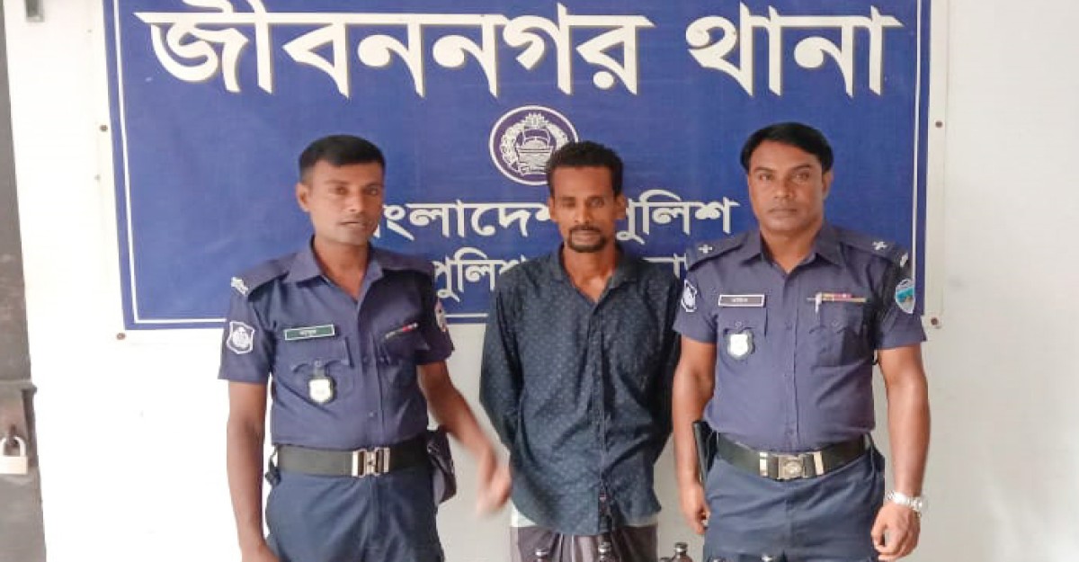 জীবননগরে ফেনসিডিলসহ মাদক ব্যবসায়ী গ্রেফতার